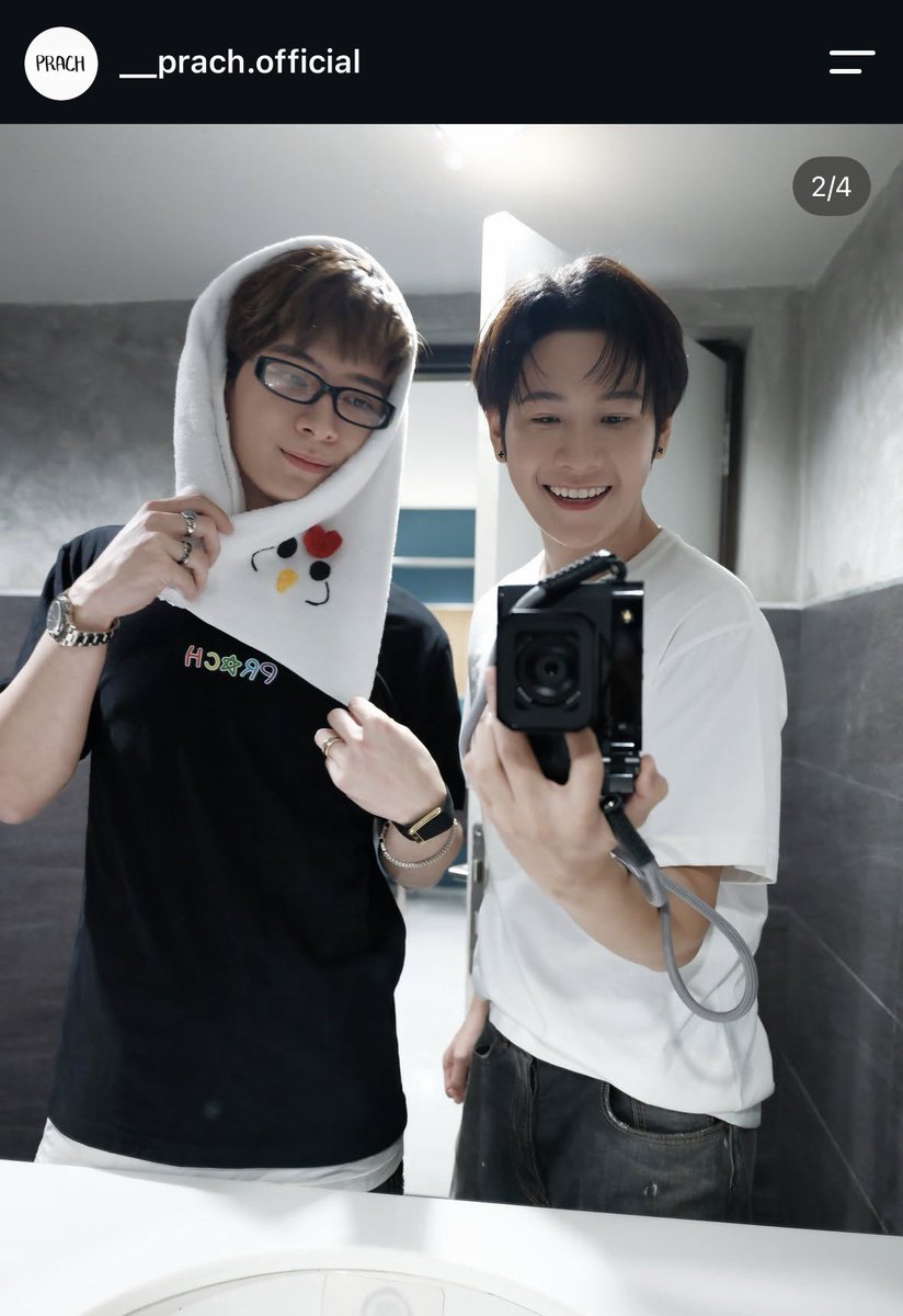 _beinglistener's tweet photo. Prach official มี ceo kerrist
Kerrist มี ceo prach
รักกันขนาดนี้เลยนะ ธุรกิจครอบครัวอาจจะไม่ใช่แค่โปรเจค collab🤣
#KristPerawat #SingtoPraachaya #prachofficial
#kerristb #คริสสิงโต https://t.co/mE6QBcWmfu
