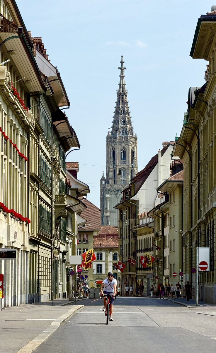 CallyGingrich's tweet photo. Beautiful Bern on a summer day!🇨🇭☀️ https://t.co/kv5qH8oDjv