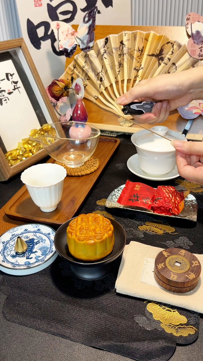 moja521's tweet photo. Happy Mid-Autumn Festival! May the round moon bring you sweet reunions and all the best wishes for your family. https://t.co/EVSdHFginp
