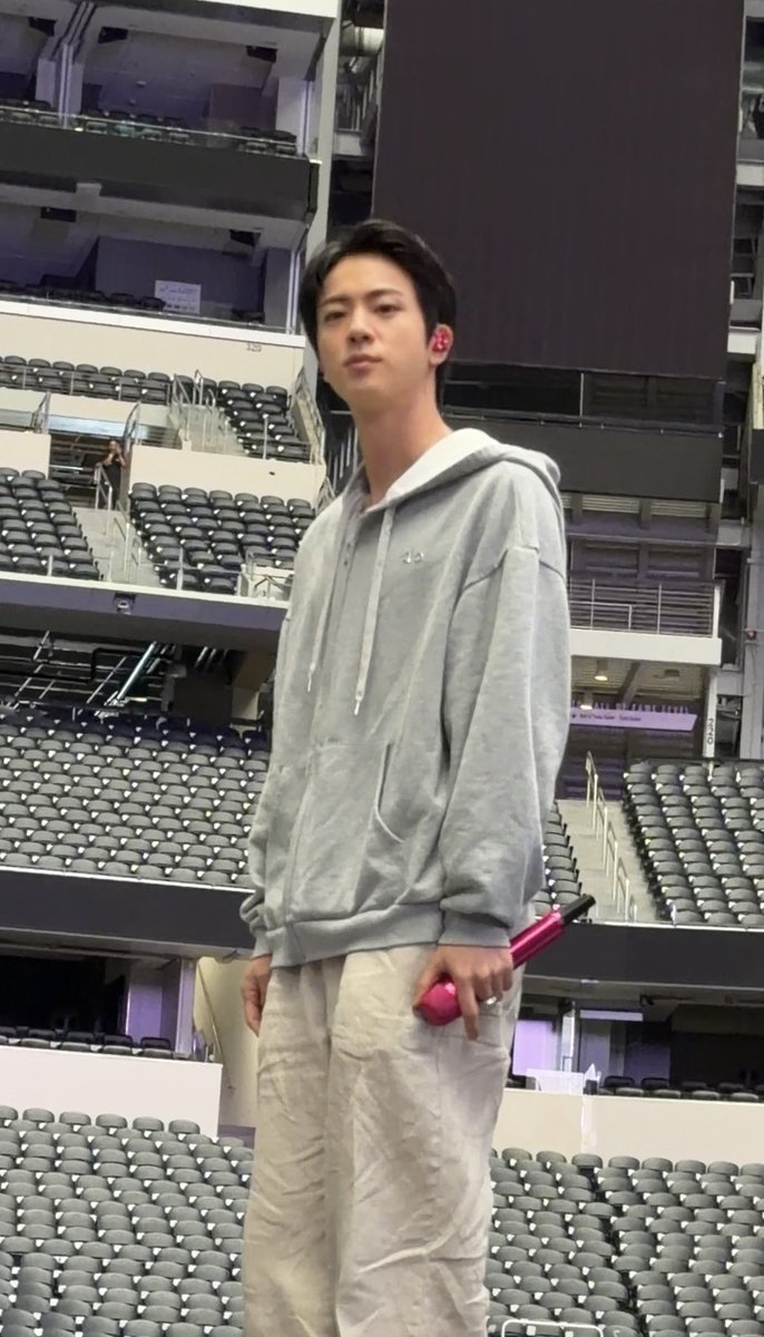 IrinJib's tweet photo. 260816
JIN BTS WORLD TOUR ARIRANG in FOXBOROUGH DAY 2 SOUNDCHECK

JIN BTS WORLD TOUR ARIRANG
BTS WORLD TOUR ARIRANG 

#JIN #SEOKJIN #KIMSEOKJIN 
#BTS_ARIRANG 
#BTS_WORLDTOUR_ARIRANG 
#BTS_WORLDTOUR_ARIRANG_ARLINGTON https://t.co/8eKvPgUQGG