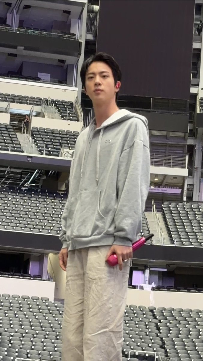 IrinJib's tweet photo. 260816
JIN BTS WORLD TOUR ARIRANG in FOXBOROUGH DAY 2 SOUNDCHECK

JIN BTS WORLD TOUR ARIRANG
BTS WORLD TOUR ARIRANG 

#JIN #SEOKJIN #KIMSEOKJIN 
#BTS_ARIRANG 
#BTS_WORLDTOUR_ARIRANG 
#BTS_WORLDTOUR_ARIRANG_ARLINGTON https://t.co/8eKvPgUQGG