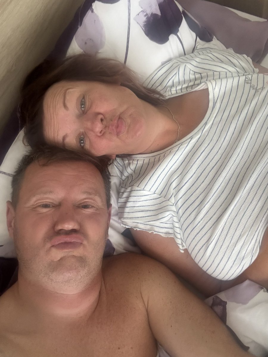 langfv2's tweet photo. Lazy Monday morning in bed https://t.co/QZqUpeTBU9