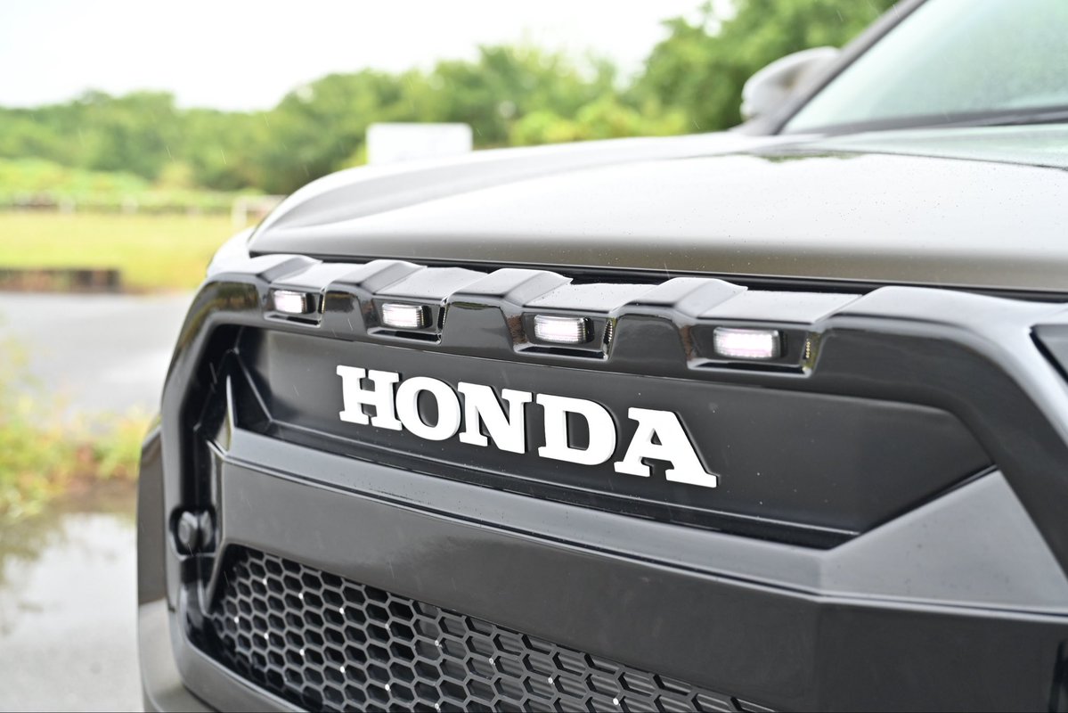 sun3yard's tweet photo. 【HONDA WR-V フェイスチェンジキット発売開始】

SUNYARDオリジナルのマークレスデザインで、WR-Vを重厚感のあるタフなフロントフェイスへ。

IPF製4連グリルマーカー標準装備
・オレンジレンズ／オレンジ発光
・スモークレンズ／ホワイト発光

#wrv #サンヤード　#サンヤードオリジナルキット https://t.co/9HNSERG8Dq