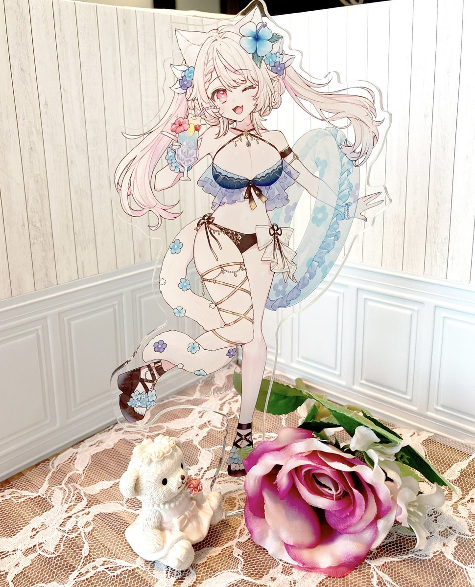 amaihiyo's tweet photo. 所属時の夏グッズ、買えなかった人がチラホラいたので、買い取ってBOOTHに置きました！！！！！！
夏に間に合ったぁぁぁぁぁぁぁあああああ!!
お届けも8月中にできるので、良かったらこの機会にお迎えください！

※アクスタとファイルの送料が270円
ボトルが厚みの関係で440円です！ https://t.co/xkAPkemMTK