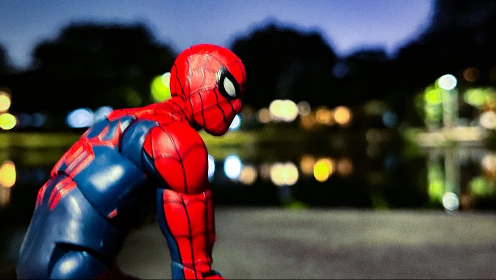 daulaydali's tweet photo. taking my spidey action figure to the park. 

come on come on come on (i don’t wanna lose again 🥲) https://t.co/q75IdxX8Bu