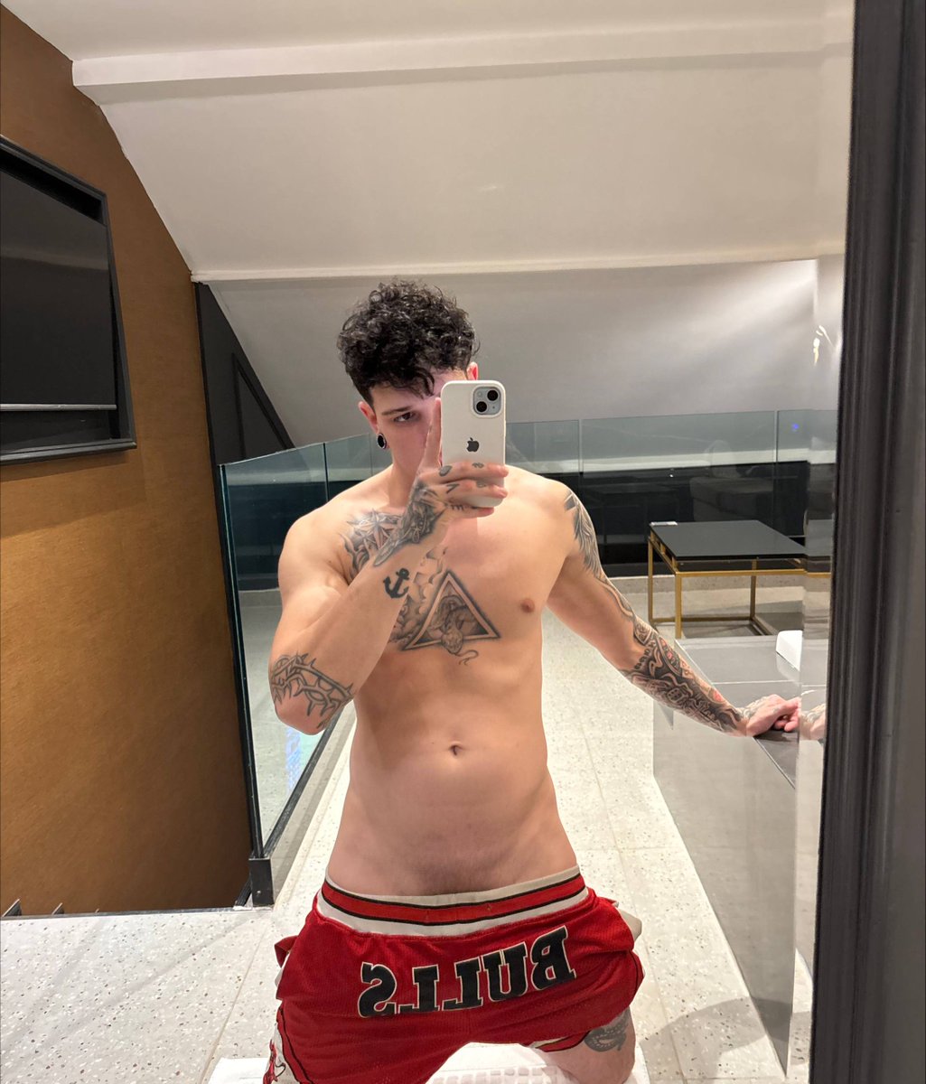 DomTopArthur's tweet photo. Bulls on my shorts, but I’m the one you should be watching 👀Iink👆 https://t.co/87OYYHeG6I