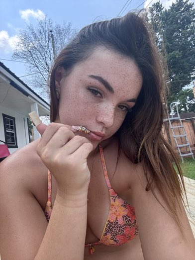 Emptyforkailynn's tweet photo. face card is lethal https://t.co/NDDxPEnKqi