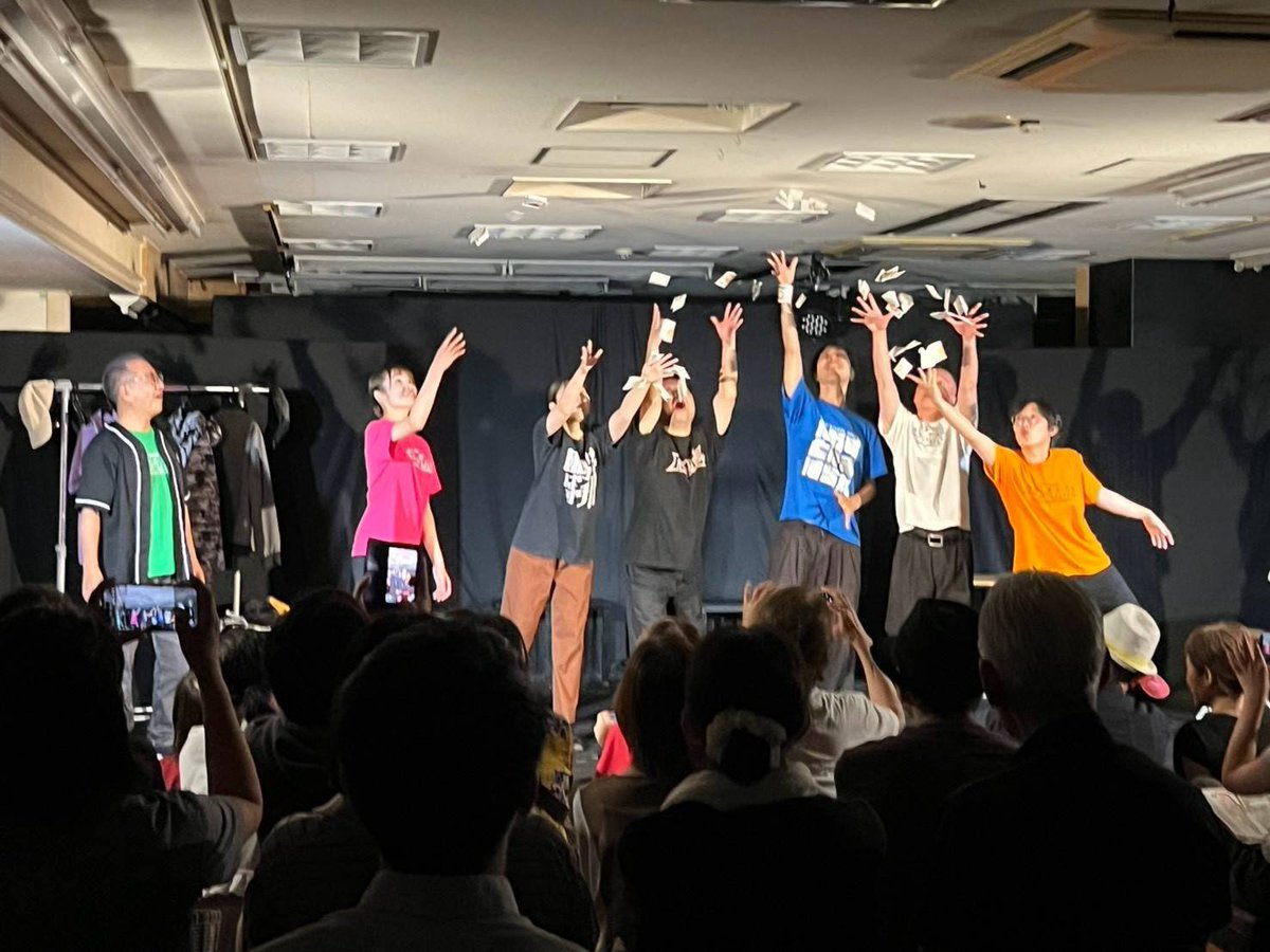 naka_toba's tweet photo. 【即興グループ七味唐辛子】即興によるその場限りのお話。ナカトバは米田、原田、古庄が参戦。夢の国の清掃員と高齢女性の家に住み着く詐欺師の物語。二転三転する展開に振り回され振り回すナカトバと、がっしり受け止める七味さんとのマリアージュ。コメディとシリアスの調和！ありがとうございました https://t.co/Aoa1bkvLj2