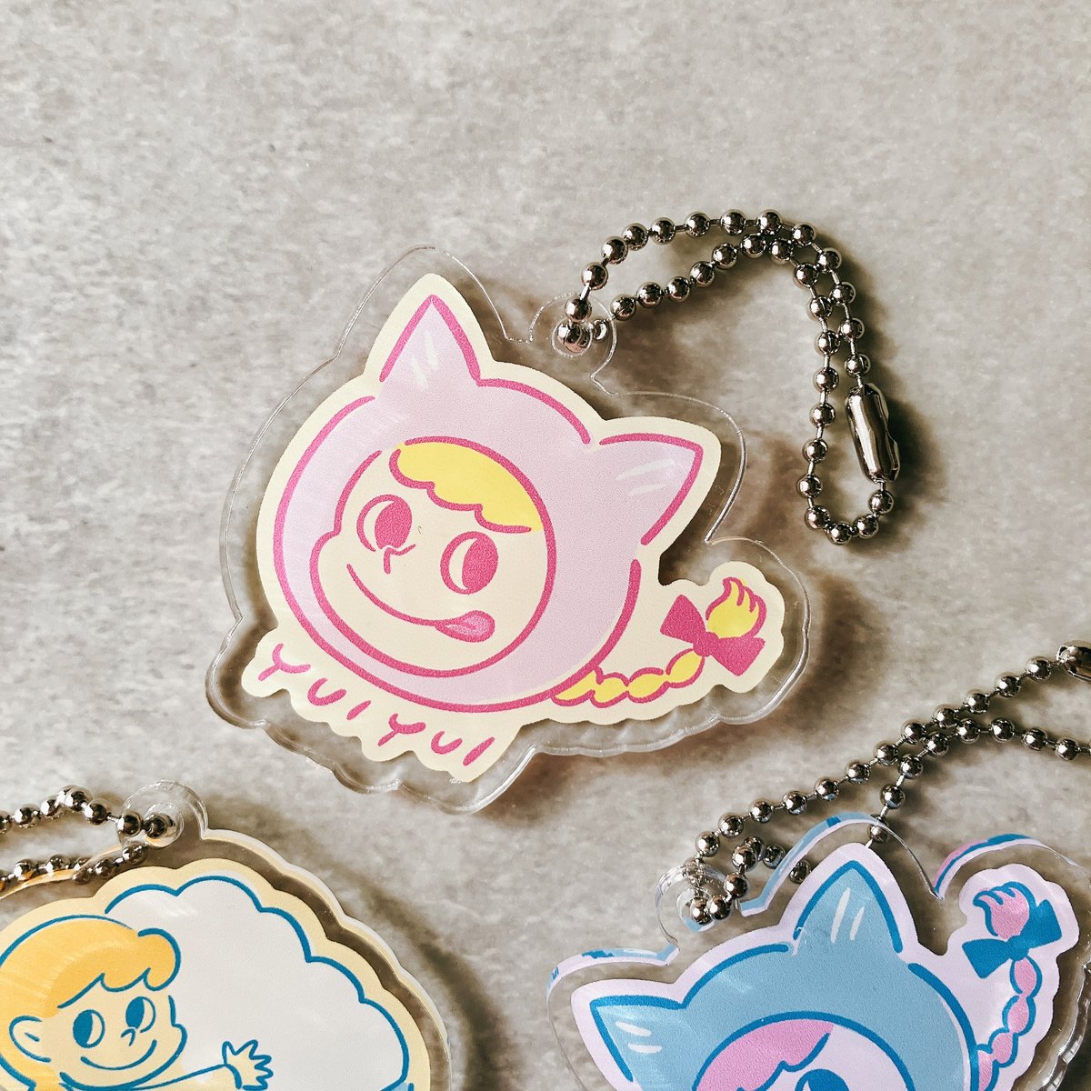 2ear_one's tweet photo. 【WORKS】
YUIYUI @yuiyui__0403 

*GOODS DESIGN
Acrylic Keychain（2023）

Design &amp; Production https://t.co/uBdWB4WPZm