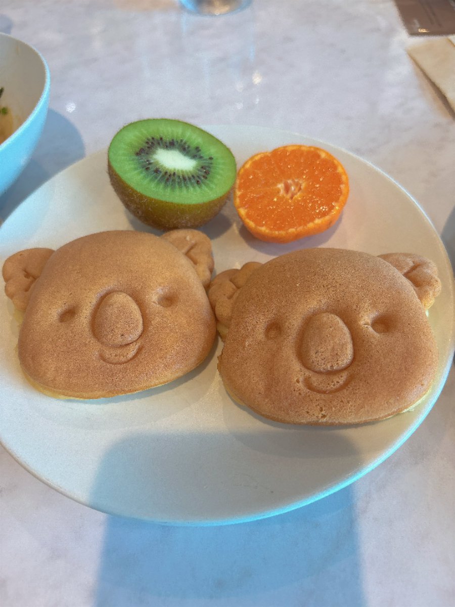 supika3373's tweet photo. ライブの後はロッテシティホテル錦糸町へ泊まり
朝食ビュッフェのコアラのマーチパンケーキ
食べてみたかったから嬉しかった
夏の私の一大イベントが終わってしまったけどまたライブ行けるようにがんばろう https://t.co/sGt6IzcVQV