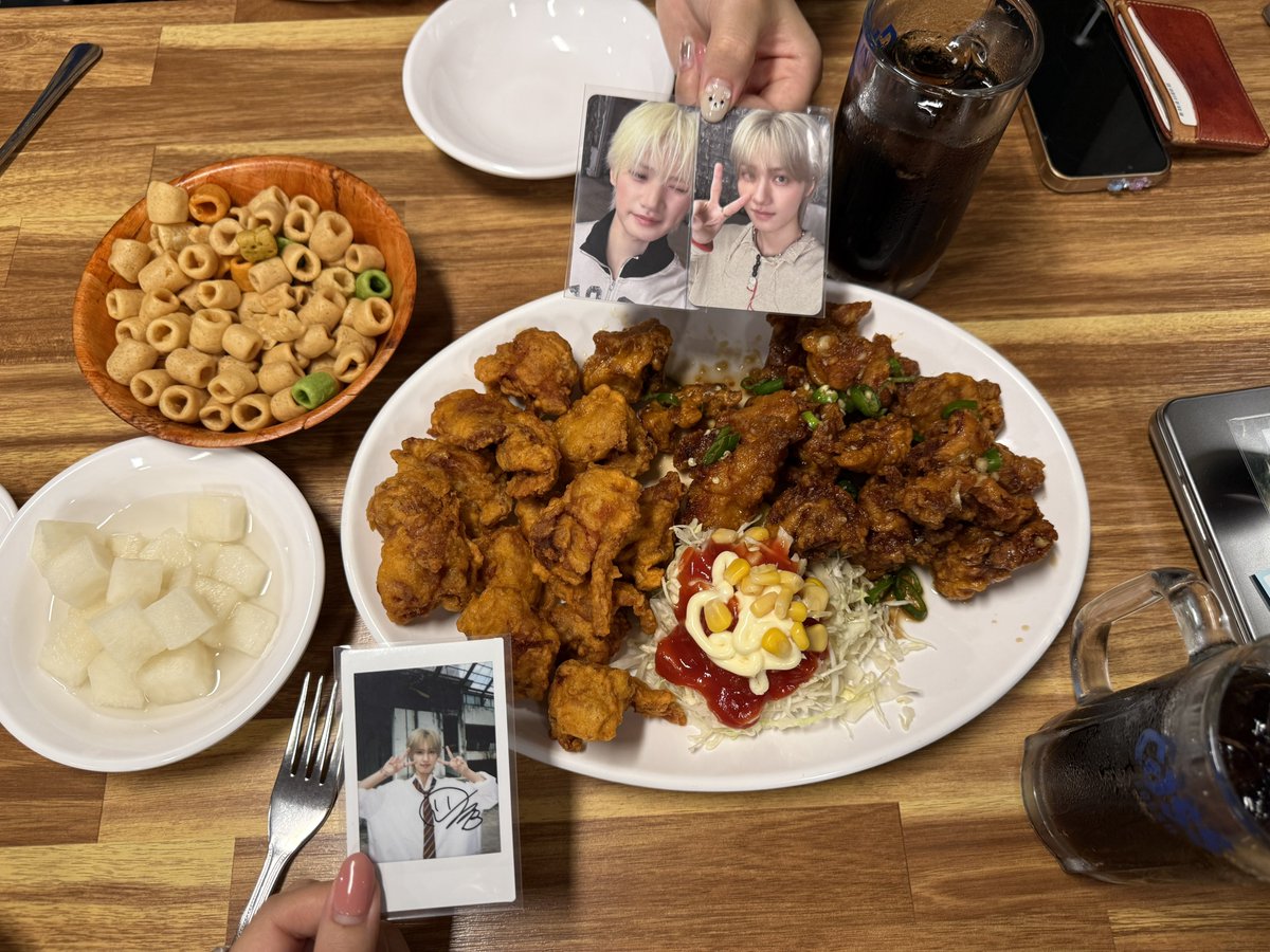 dlckclslsl's tweet photo. 팬싸 끝나고 늦은 점심〰️ https://t.co/ospi0SD2w4