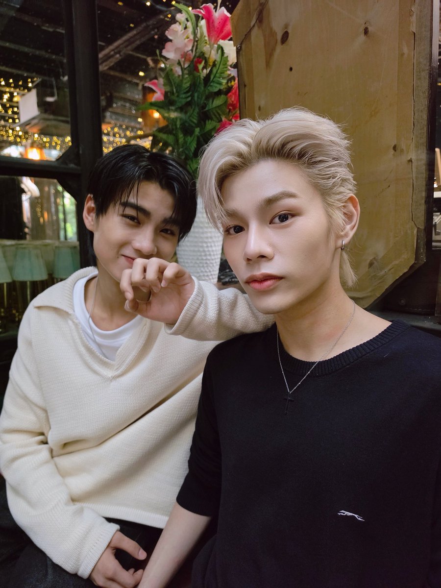 TheCrowClubTH's tweet photo. งดเป็นอีกาขอเป็นเหมียว เมี้ยวววว 🐱🖤 

The Crow Club Q11

#อีกาสมาคมQ11 https://t.co/m2M8S383ci