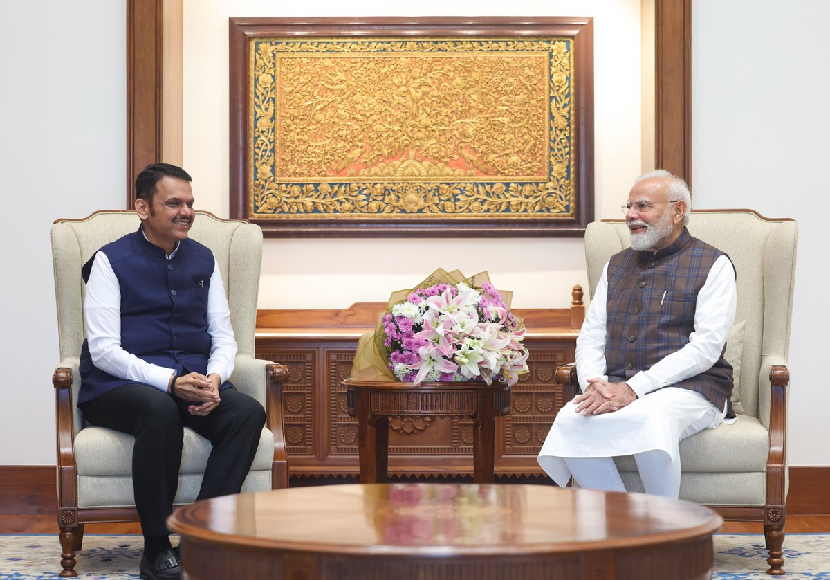 PMOIndia's tweet photo. Chief Minister of Maharashtra, Shri @Dev_Fadnavis met Prime Minister @narendramodi.

@CMOMaharashtra https://t.co/5I9nE1FIOq