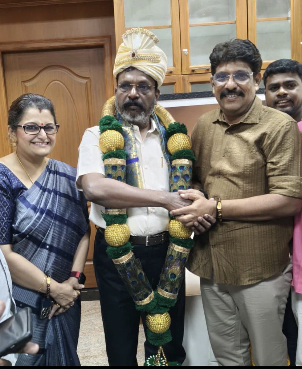 DrSharmila15's tweet photo. இனிய பிறந்தநாள் வாழ்த்துக்கள் அண்ணா 
🎉🎉💙❤️
@@thirumaofficial 

#HBD_Thiruma 
#திருமாவளவன் 
#தமிழ்தேசிய_மாநாடு https://t.co/8guUH74dKJ