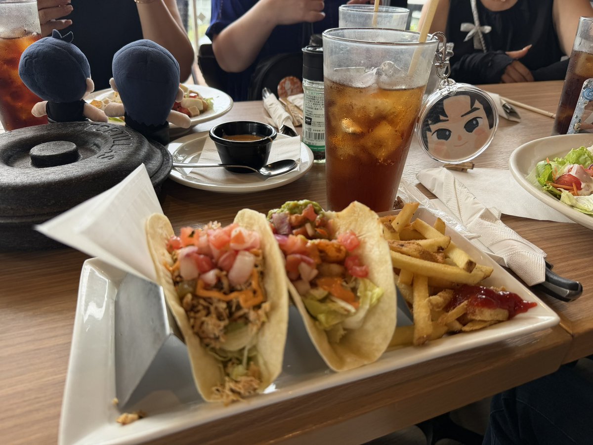 LotsoPk's tweet photo. Happy lunch and reunion with BOICEsss
Before the CNBLUE 3Logy exercise 
@aolovecnblue
@Angel_or_Devil6
@feyray3
@kooo932 
@halumaki0718
@li2monkeybear https://t.co/Np3zj6foOW
