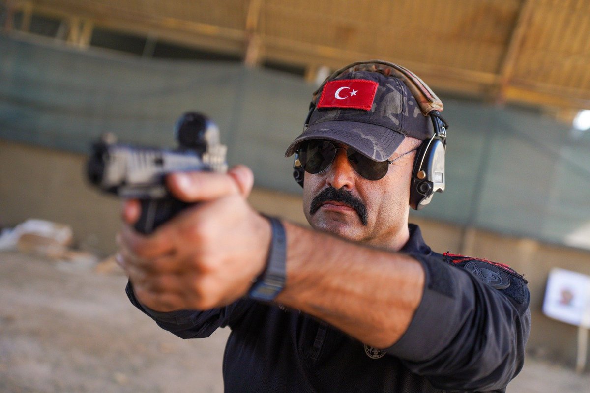 ConflictTR's tweet photo. 🇹🇷 Antalya Emniyet Müdürlüğü’nde görevli atış eğitmeni Osman Demirtaşlar, Polonya’da düzenlenen 2026 IDPA Avrupa Şampiyonası’nın “Military” kategorisinde Avrupa şampiyonu oldu. https://t.co/A7ePYYFMPx