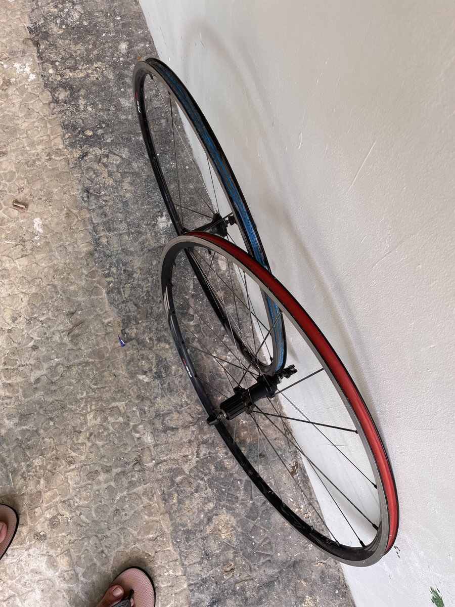 ogiklo's tweet photo. WTS Shimano RS21 700c Wheelset π΄
Shimano RS21 wheelset 700c untuk road bike. Cocok buat training, daily ride, atau build.
Bonus rim tape polygon buat ganti rim tape depan
π Jimbaran, Bali
π¦ Bisa kirim
π¬ Harga 1.500.000
#fnfjb #frbjb https://t.co/IxdsvZvdjI