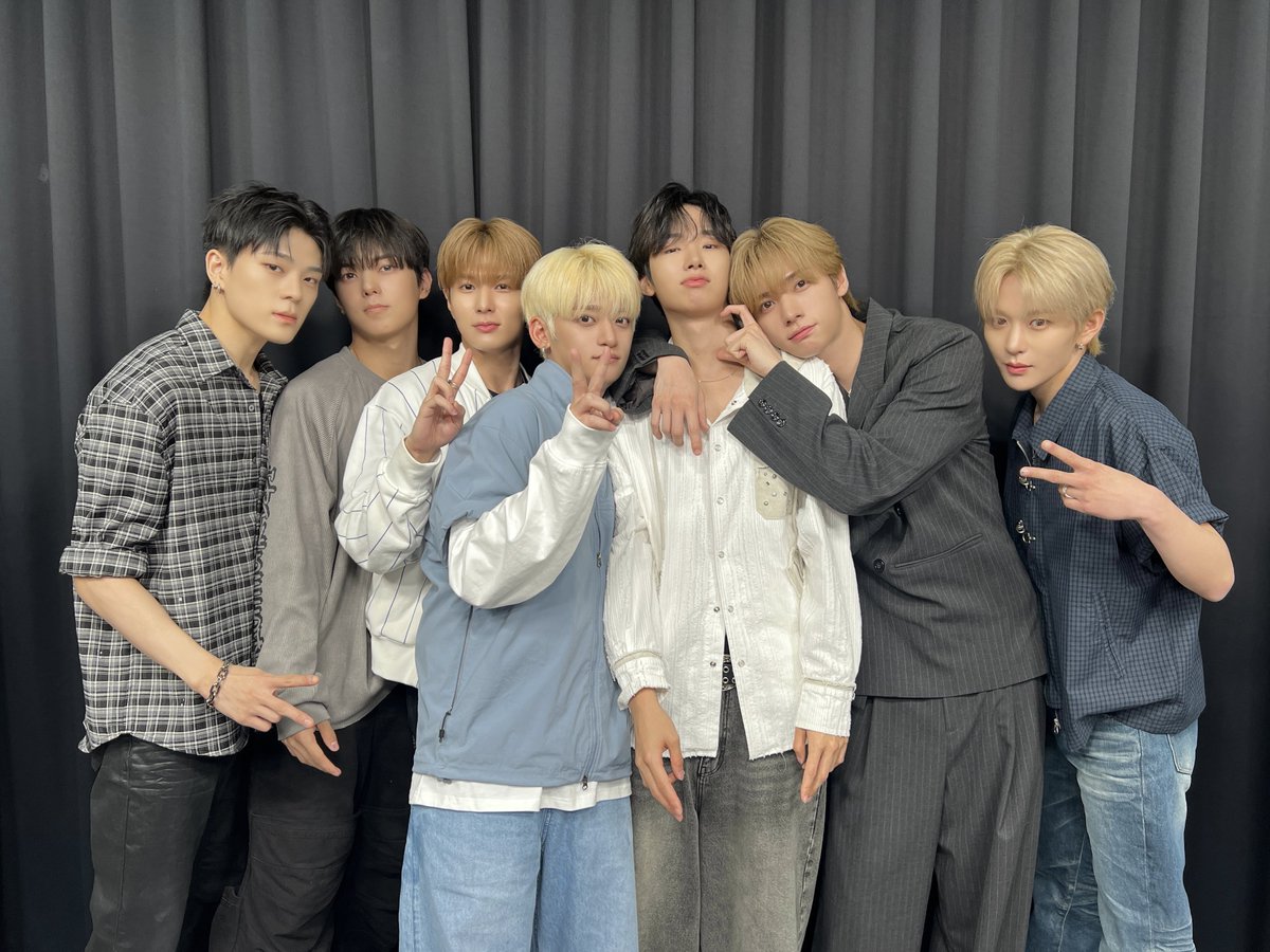 whib_official's tweet photo. [📸]
260817 인터아시아 팬사인회

#WHIB #휘브
#CHERRYPIE #WHIB_CHERRYPIE https://t.co/MMoscse1tA