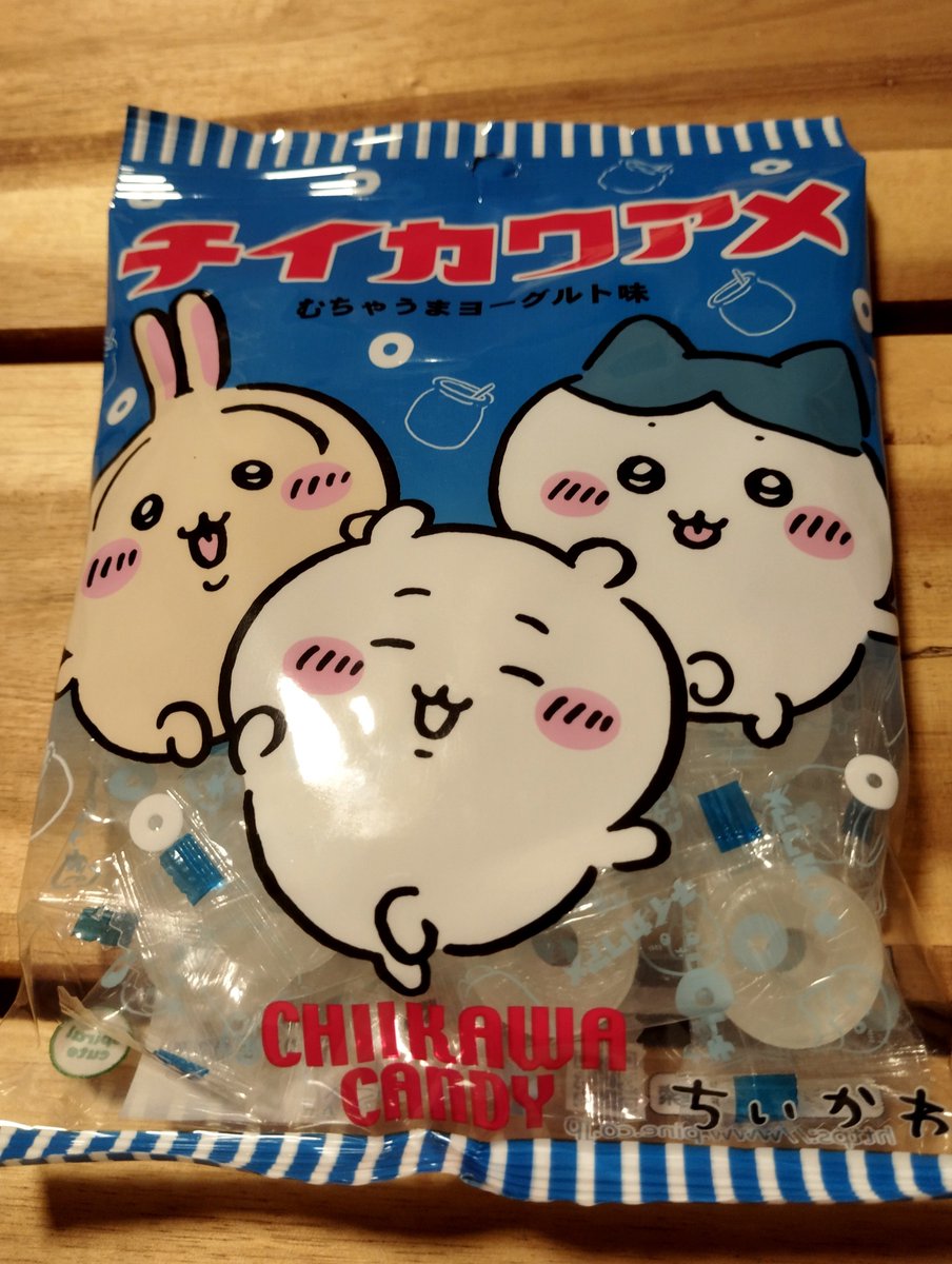 rin202207's tweet photo. ちいかわのヨーグルト味飴ちゃんを食べながら、モモンガの｢いーやー やだやだ｣を練習している🫡 https://t.co/PzUlvCocgY