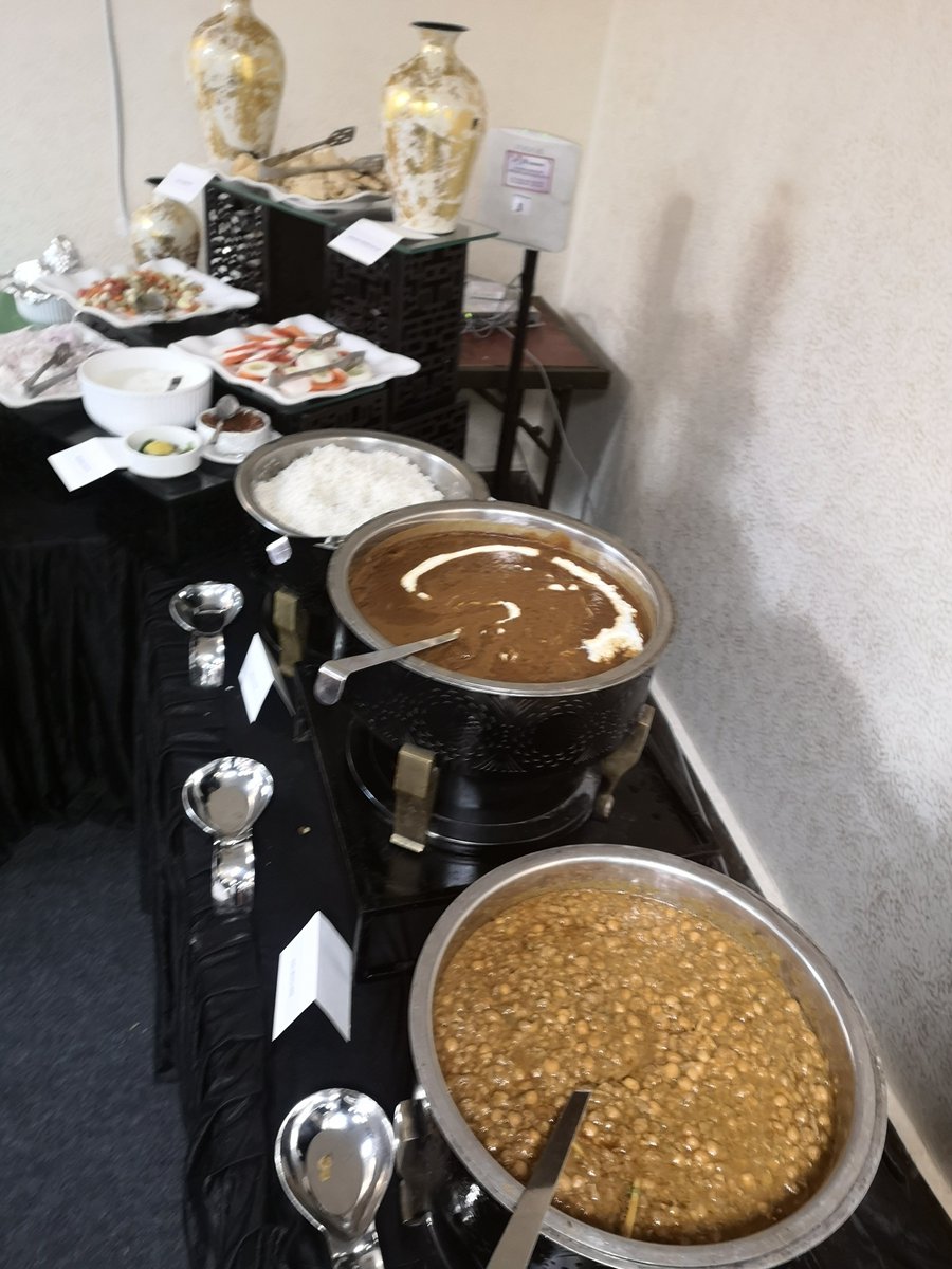BadPaL's tweet photo. 【世バド★本場の味】メディアルームで提供される安定のローカル食。最初に体験した2014年トウ杯時と変わらず、今回も美味なのは間違いない。ただ、種類が豊富とはいえ、毎日でなければ https://t.co/9A0bxDpsdV