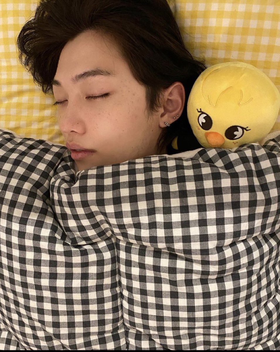 fefipuffs's tweet photo. this has gotta be one of the cutest pictures of felix 🥹 https://t.co/xeoarNKwha