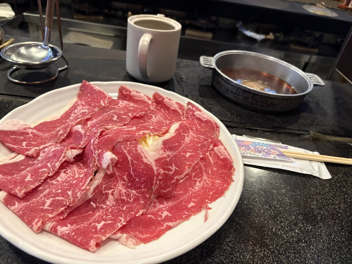 BlueRabbitMof's tweet photo. 聖地巡礼🍴
すき焼きはわたしには甘過ぎた…。 https://t.co/q2Oqq7H6V5