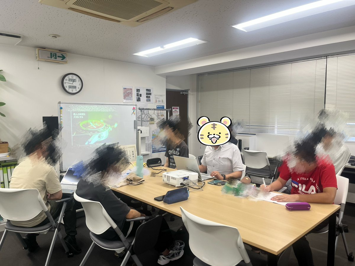 AppleUmeda's tweet photo. 本日のカリキュラムは「ビジネスマナー」でした！
テーマは「他人の時間を大切にする」です！
仕事は、自分だけの時間を使って進めるわけではありません。相談、質問、依頼等で相手の時間を頂戴することがありますね。相手の時間を使っているんだということを意識し、大切にしましょう。 https://t.co/Z81U743VOg
