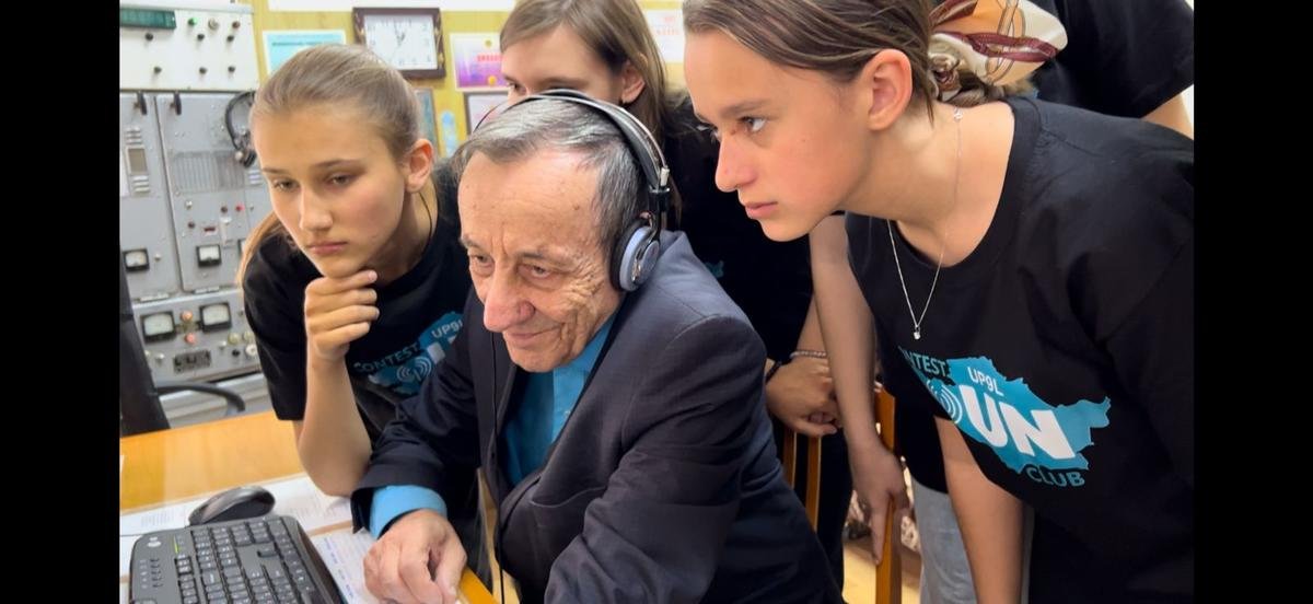 SP9DLM's tweet photo. In northern #Kazakhstan🇰🇿, there's a school radio club called #UN8LWZ that's been operating for 60 years (UP60L) thanks to the work of #UN9LA Anatliy Yefanov. Each of us should congratulate him for the effort he puts into this work. https://t.co/TJlBmVz3Eo #hamradio