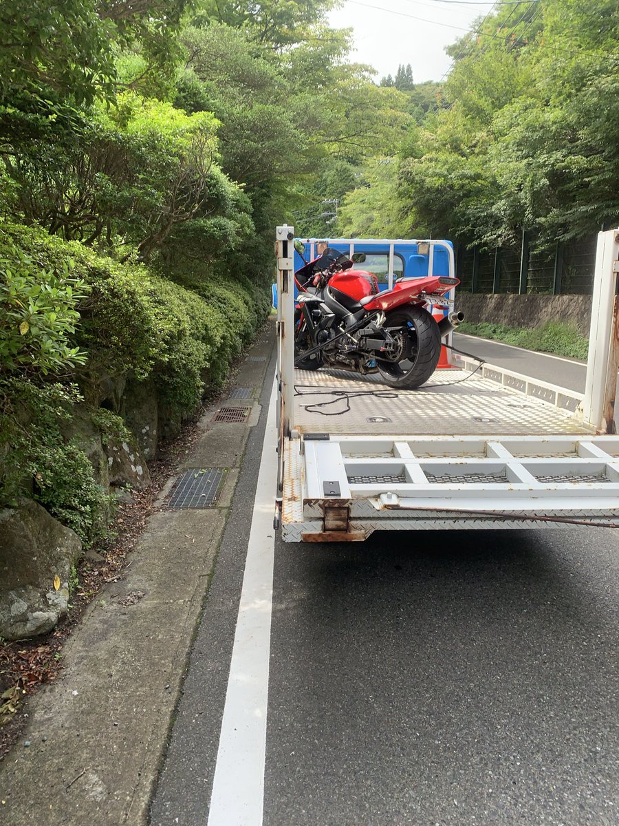 3_qubeley's tweet photo. ありえない場所が折れて自走不能になりました‼️ https://t.co/Ee8gPlIzRo