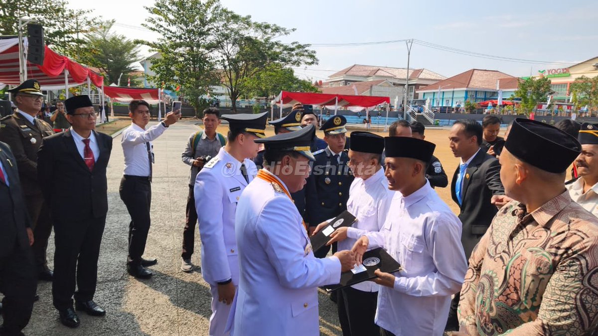 RadioElshinta's tweet photo. Sebanyak 240 warga binaan Lapas Kelas IIB Majalengka menerima remisi pada HUT ke-81 Kemerdekaan RI. Enam orang di antaranya langsung bebas. Hal itu disampaikan Kepala Lapas Kelas IIB Majalengka, Rian Firmansyah, Senin (17/8). ๐ธEnc
#HUTRI81 #Remisi #KemerdekaanRI #LapasMajalengka #Majalengka