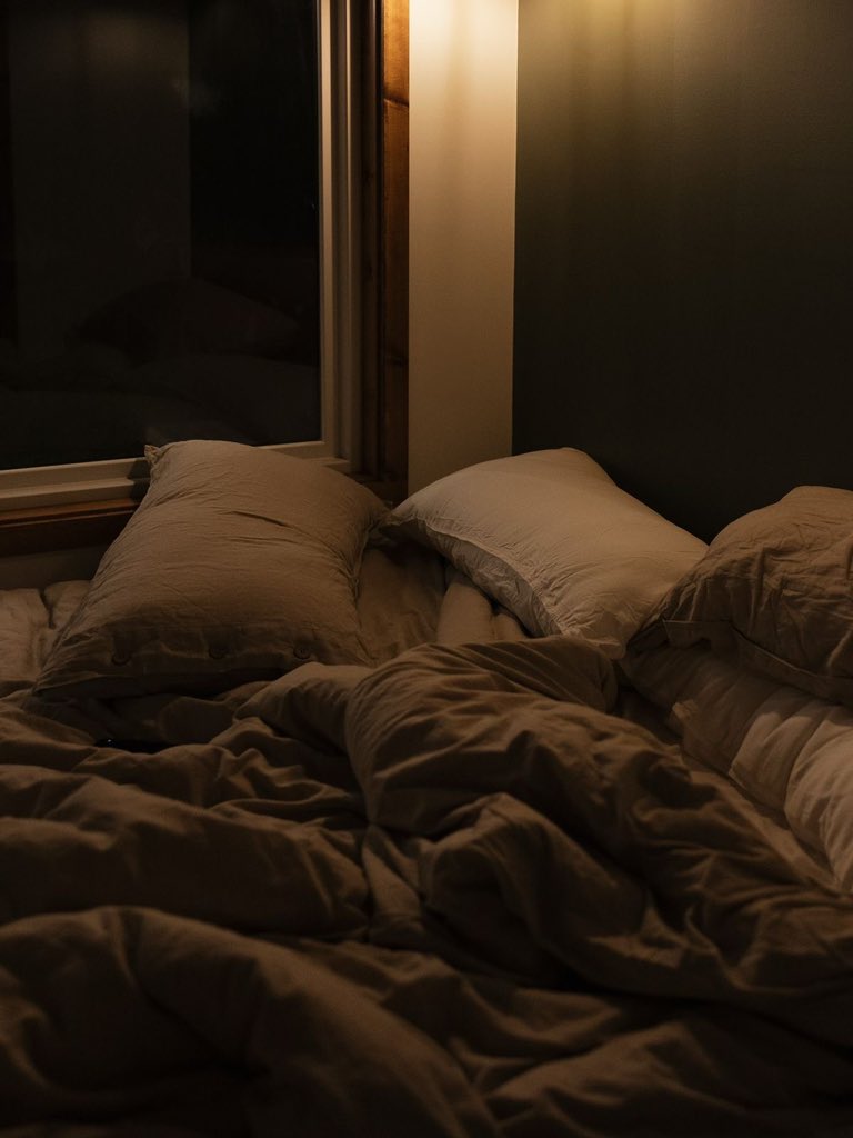 SimonTheb7tcher's tweet photo. Twitter isn’t working, so this is my queue to go to bed. Goodnight :) https://t.co/SoZf8jnDal