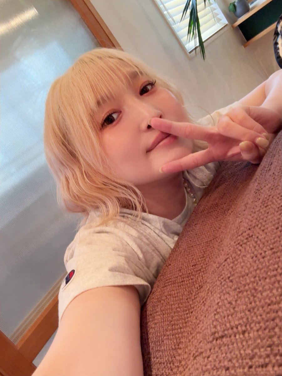 nanjolno's tweet photo. 18時からちょっとだけインスタライブしまっせ〜 https://t.co/HY6uwU2U0Z