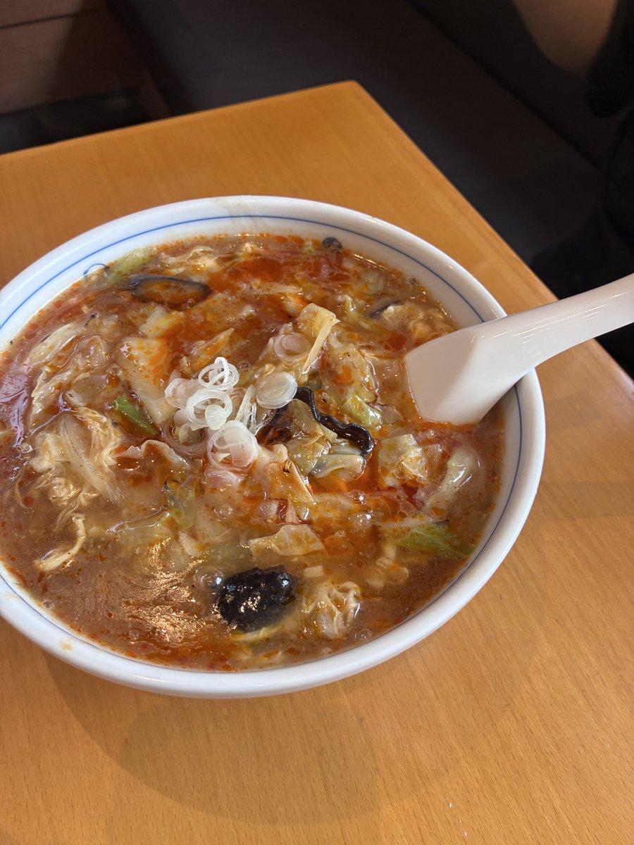 MONOkatsu's tweet photo. 5年以上ぶりに此方へ
#来集軒 さん
前行った時は麺にコシがなくて足が遠のいたけど
久しぶりに食べた麺がちぢれ麺でコシがあって超美味い🤣💕
タンメンのチャーハンセット注文したけど
どれもレベル高い😍⤴️
妻のサンラータン麺もしっかり辛くて良い感じ👍
娘はチーズカレー麺
どれも最高でした😊👍 https://t.co/4h3HaR0sEK