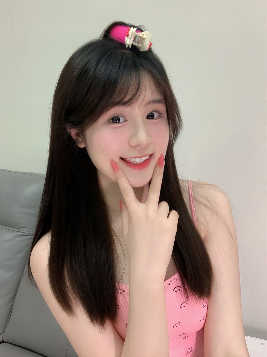 Spring883584018's tweet photo. 一个人在这边好无聊，有没有附近的弟弟啊 https://t.co/L27gQXBUwA