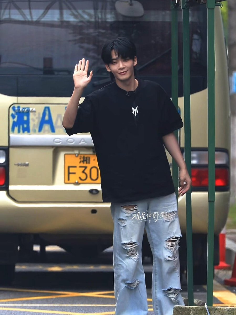 SeeTheLight_17's tweet photo. เสี่ยวเหย่มาแล้วถ่ายทำรายรื่นนะคับ 😊❤️

#CallMeByFire2026
#CallMeByFire_ss6
#王赫野 #WangHeye #หวังเฮ่อเหย่ https://t.co/0Gjm5R6qgg