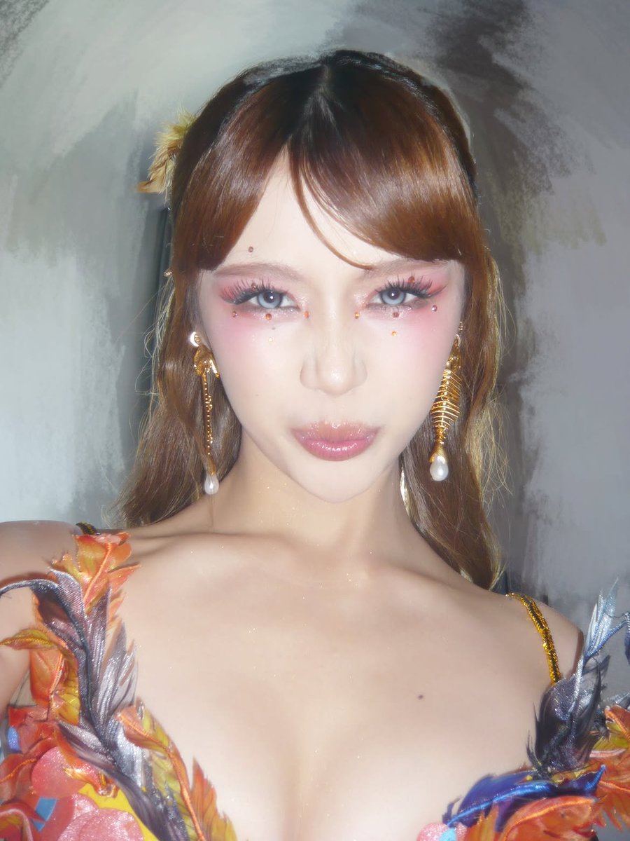 knnloi's tweet photo. lowkey my favorite look, ig https://t.co/v6BIRUMcuB