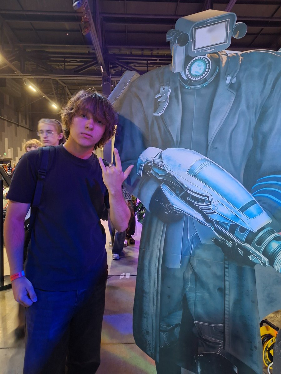 tilegosXD's tweet photo. This is an incredible event for our fandom!

@Roza07Art &amp; @EHontor40634 did a great job with this stand

#SKIBIDITOILET #BringBoomBack https://t.co/n2VQtPdw2K