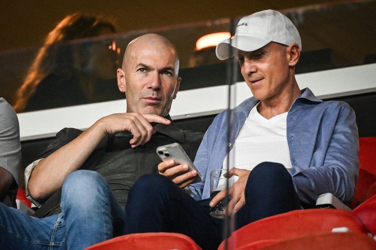 PatrickJuillard's tweet photo. Thauvin dit avoir été motivé par la présence de Zidane à Bollaert, mais j'espère que le nouveau sélectionneur a aussi et surtout vu Ganiou. On parie ? #RCLPSG #équipedeFrance https://t.co/fYoLobvnWg