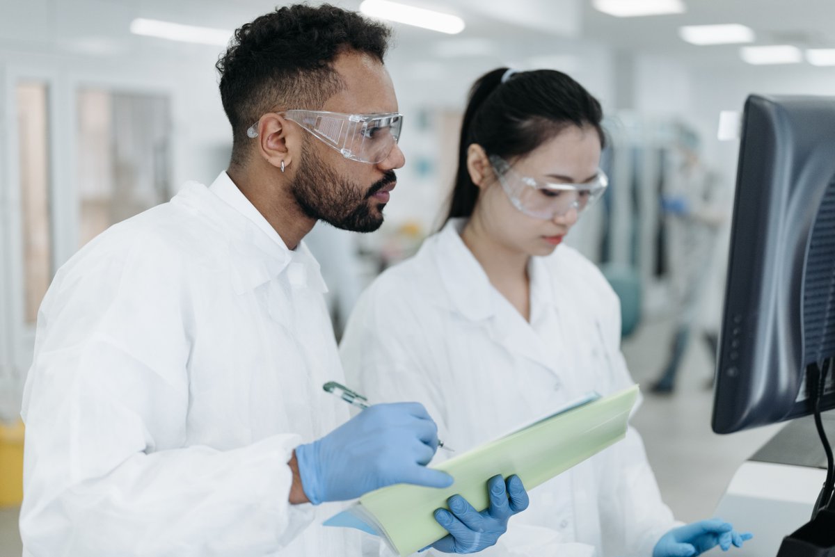 IBioIC's tweet photo. 🧪 Job opportunity: Production Chemist – Dispensary

Are you a recent graduate with a background in science, supply chain or procurement &amp; looking to start your career in an innovative Scottish company?

📍 Glasgow
💷 Up to £27,000 per annum

For details
https://t.co/seFTmtM9c3 https://t.co/CSMwKAz7V5