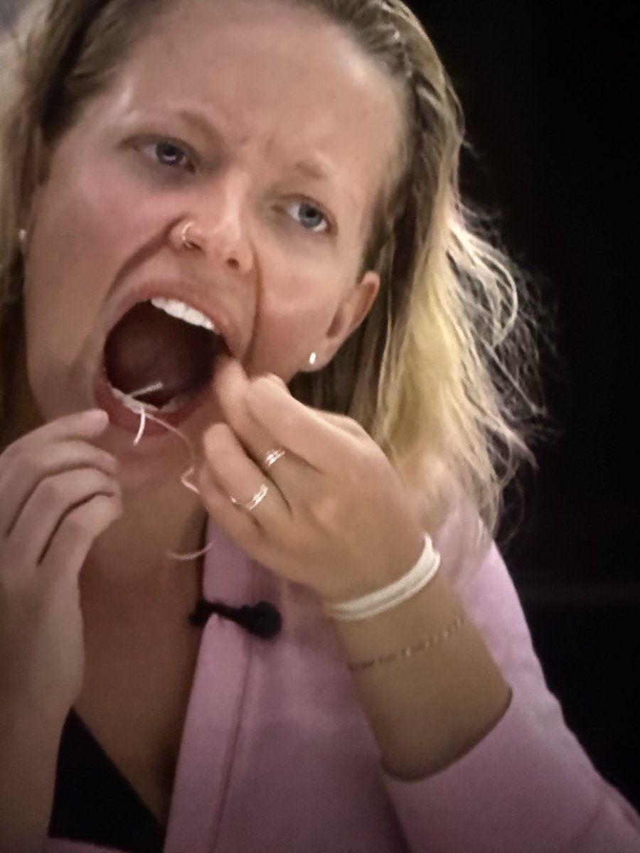 BBskeeter's tweet photo. Does Melody have veneers? I’ve never seen anyone floss like this. #BB28 https://t.co/CxxEbtA6wg