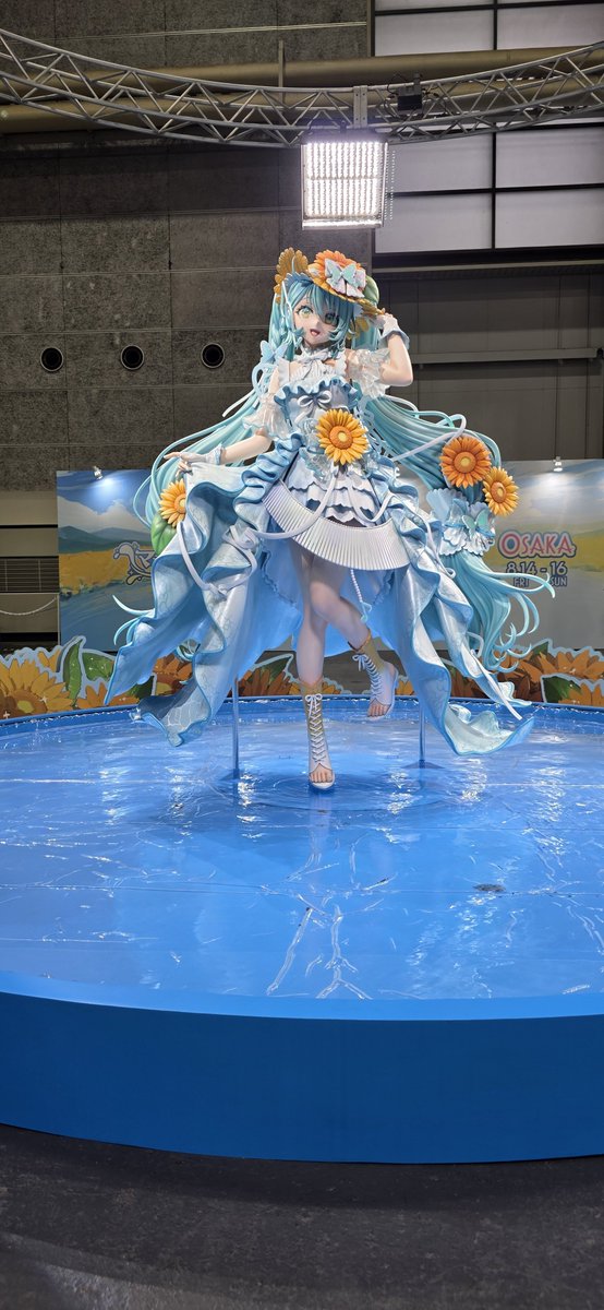 imasmas2042's tweet photo. 初の関西公演、無事に終わりました。
展示も無事に写真に納められて全体的にはとても良いライブとなりました。
ただ展示会のスタッフに舌打ちされた上に責任者に言っても聞き流された感じなのは非常に不快でしたね。 https://t.co/ycXgSjPtly