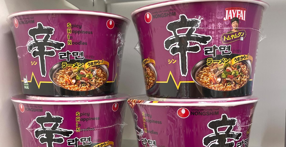 Gfcntez's tweet photo. 편의점에 갔더니 신라면 똠얌꿍 맛이 팔고 있더라🌶️🍜

신제품인가?
먹어본 사람 있어?

궁금한데…… 살까 말까 엄청 고민된다 https://t.co/YxTf10NnWQ