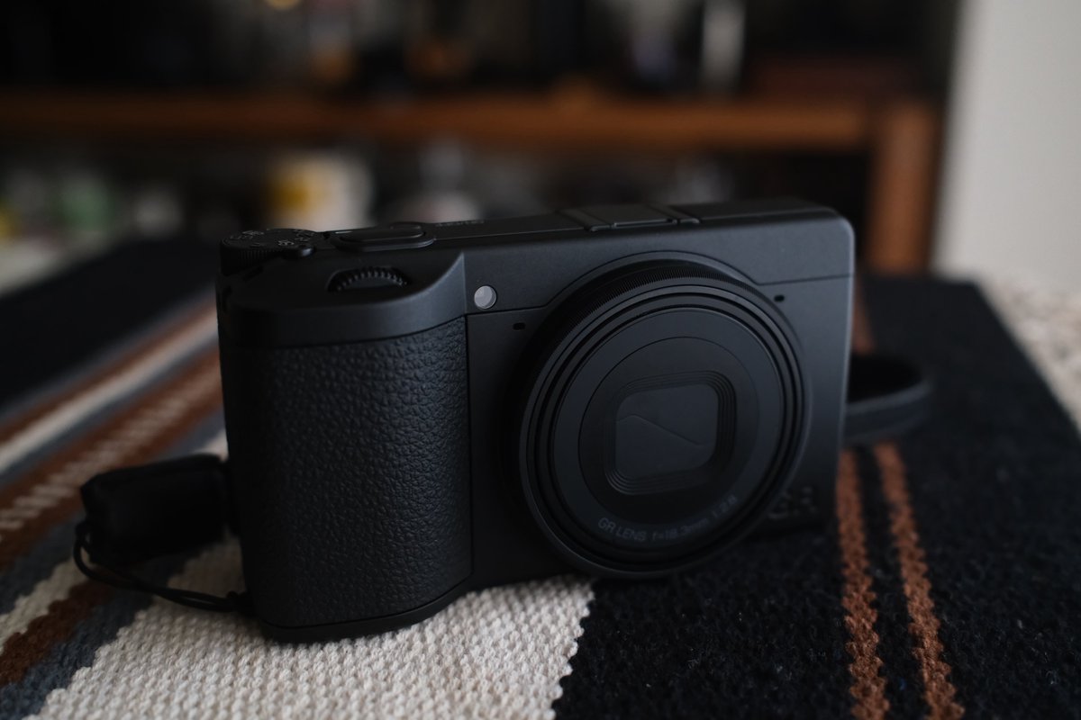 mike0613's tweet photo. 新しいカメラGRⅣ monochromeかなり良い♪色の無い世界を切り取るのが楽しい過ぎます。輝度ノイズを使っての表現力、かなり鍛えられますね。これからガシガシ使って行きます！
#RICOH
#GRIV
#Monochrome https://t.co/eZH9dTTkYL