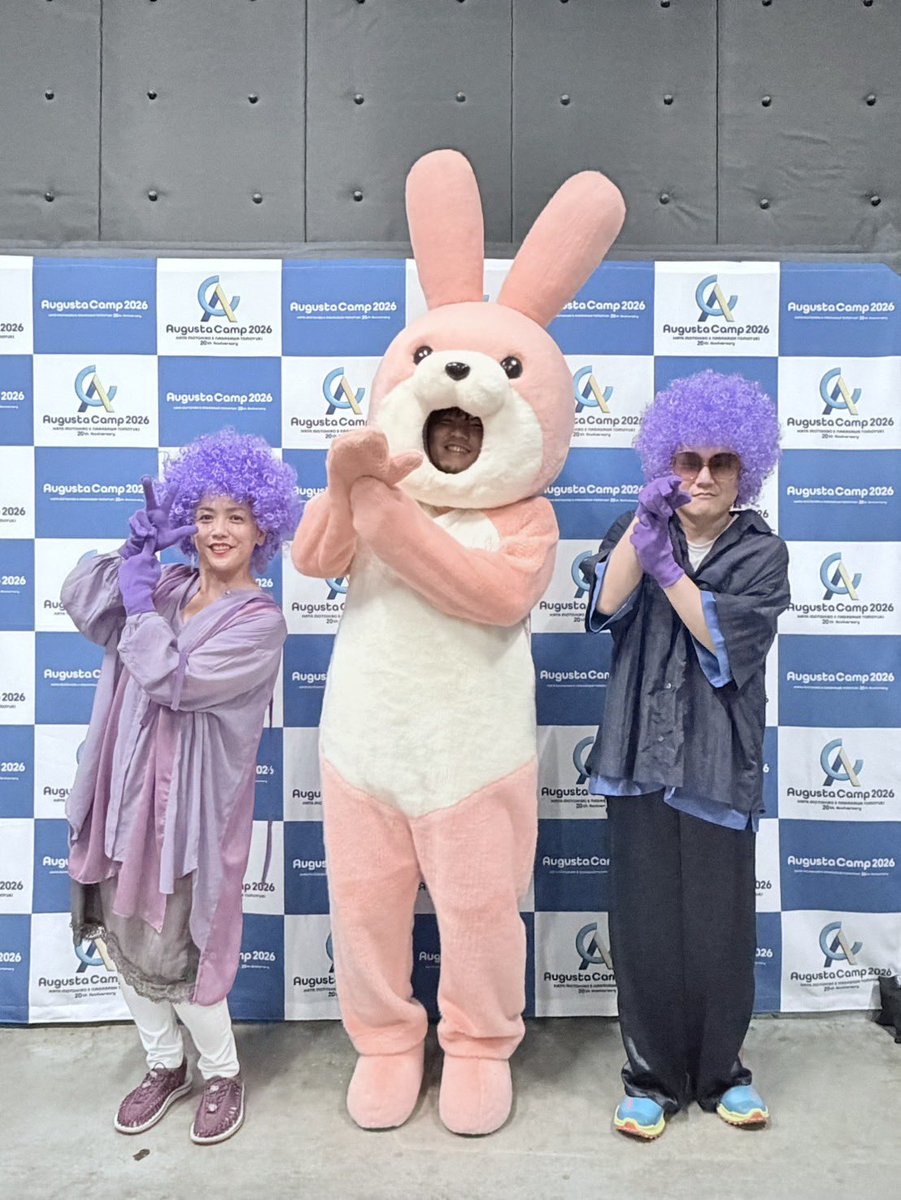 hata_official's tweet photo. #オーガスタキャンプ 
「スミレ」をカバーいただいた杏子さんへ、スミレダンサーズからサプライズ🐰✨
大成功でした！！！

#杏子 
#元ちとせ 
#松室政哉
#秦基博 https://t.co/gXhfyCdDjd