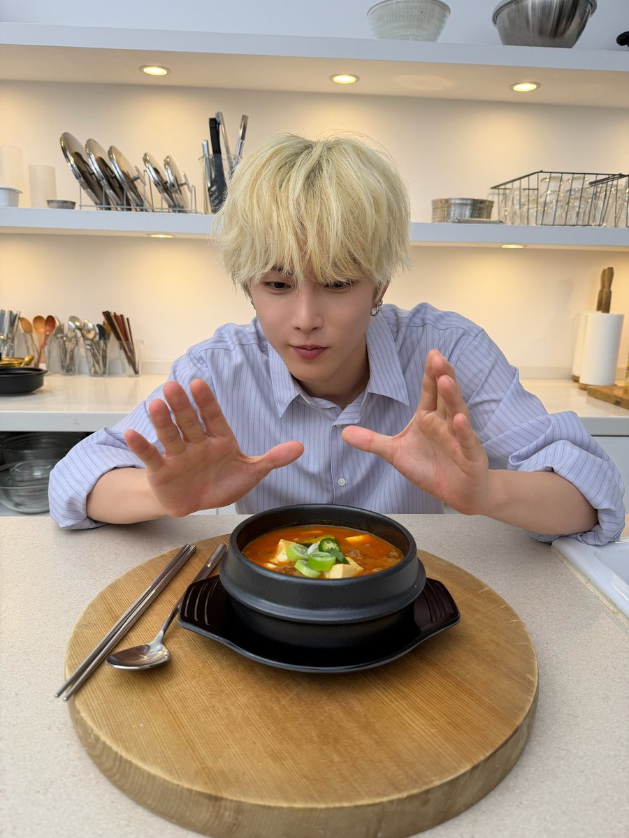 saraanghong's tweet photo. #.เชฟหล่อบอกต่อ  #.ซุปเต้าเจี้ยวสูตรเชฟฮง https://t.co/JvJqRvNFRX