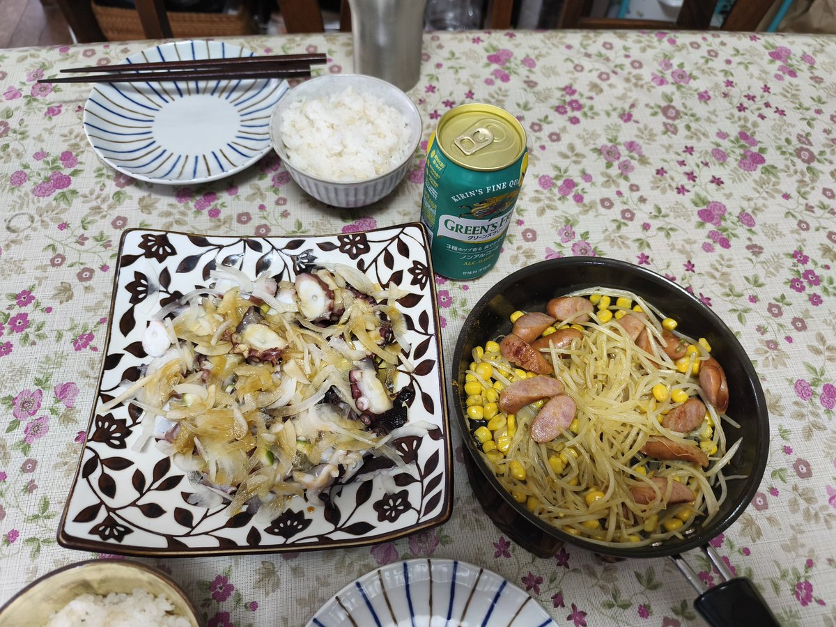 dimy258's tweet photo. 今日のみみずく晩酌
タコのカルパチョ
ウインナーのもやし炒め
タンパク質摂取です😁😁😁😁 https://t.co/JDtZns8kTK