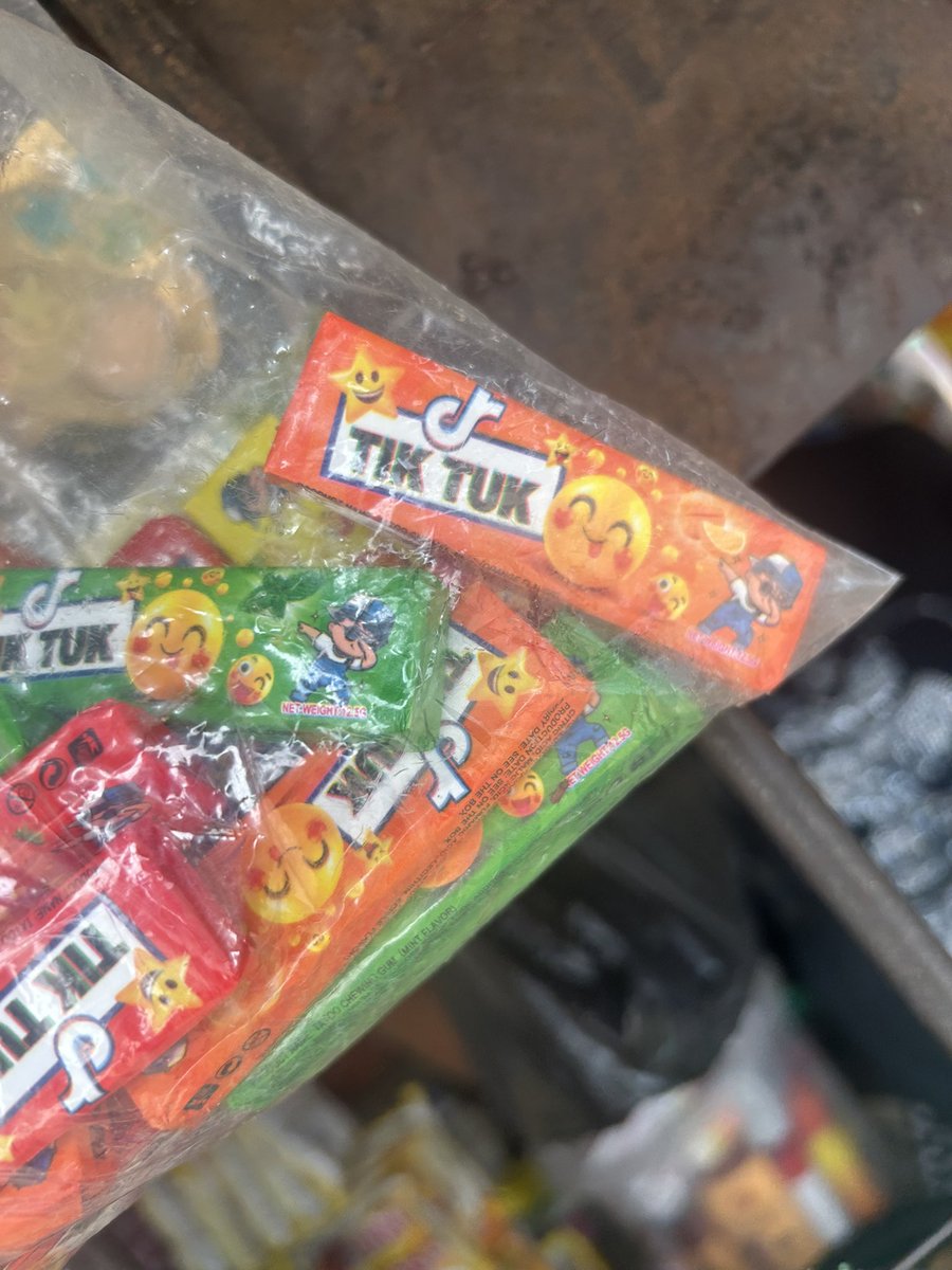 Chiziterem_x's tweet photo. Tiktok makes chewing gum? https://t.co/I0r6MbmX83