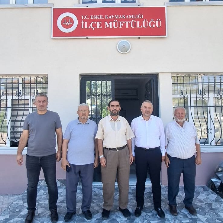 IHHAKSARAY's tweet photo. Aksaray İHH Başkanı Eyüp Dağdaş ve beraberindeki yönetim kurulu üyeleri, Eskil İlçe İHH Temsilciliği ile birlikte Eskil İlçe Müftüsü Sayın Seyit Böğet’i makamında ziyaret etti.

Nazik kabulleri ve misafirperverlikleri dolayısıyla Sayın Müftümüz Seyit Böğet’e teşekkür ediyoruz. https://t.co/cBUFRCuOg9