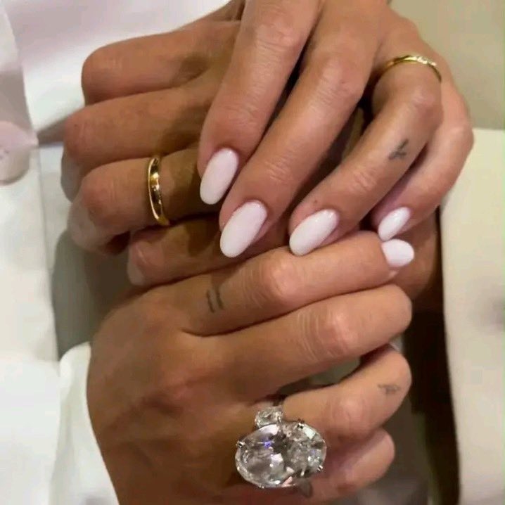 HonestarsenalF's tweet photo. Cristiano Ronaldo on why he didn’t invite anyone to his wedding besides his wife and children.

Christiano Ronaldo: “Actually, I’d have loved to invite as many people as I could, but where do I start from? If I invite some and mistakenly forget others, because of course, I can’t get everything right in the process, I know how the internet is and how quickly people speculate. They just need a small mistake to create a different agenda and narrative.

For that reason, I didn’t want to offend anyone, so I decided to do it that way. Everyone congratulated me, and I’m happy it happened that way. If I had invited some people and not invited others, those I didn’t invite might feel like they aren’t my favorites or that’s why they weren’t invited. But now that I didn’t invite anyone, I think it’s equal and perfect.”