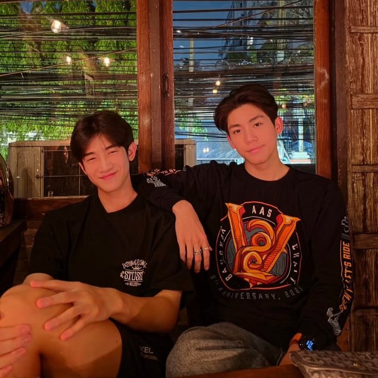 xzcape_loriei's tweet photo. I hope you remember me whenever you see them.
#yujeenyugene #almondprogresss #copperfifa #ryujinpatji https://t.co/YEAfO73SgF
